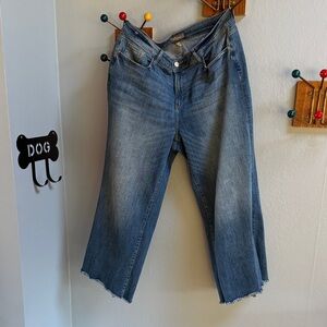 DL1961 Raw Hem Wide Leg Hepburn Cropped Jeans in Palmer
